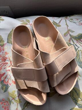 birkenstock kyoto slide sandals in new beige nubuck and leather.